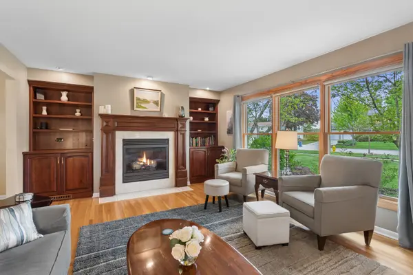 1740 Oxnard DR, Downers Grove, IL 60516