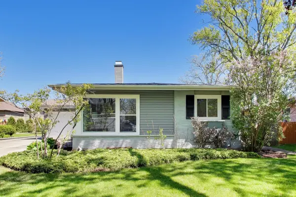 1153 Kenton RD, Deerfield, IL 60015