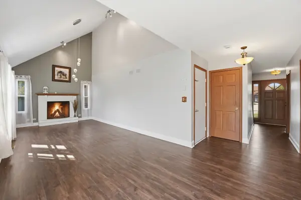 1133 Tewes LN, Beach Park, IL 60099