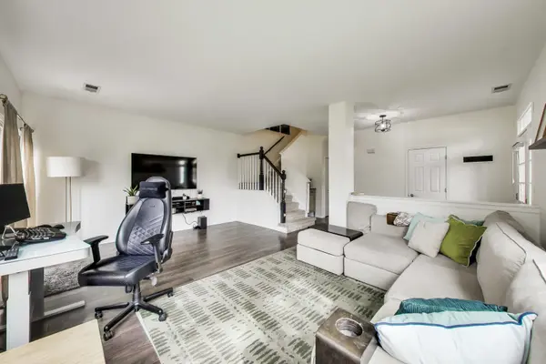 903 Sheridan CIR, Naperville, IL 60563