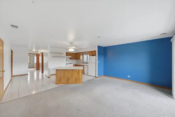 5940 W 87th ST #301, Burbank, IL 60459
