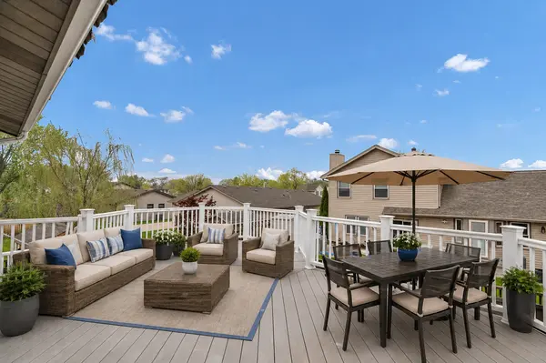 944 Richmond CT, Elk Grove Village, IL 60007