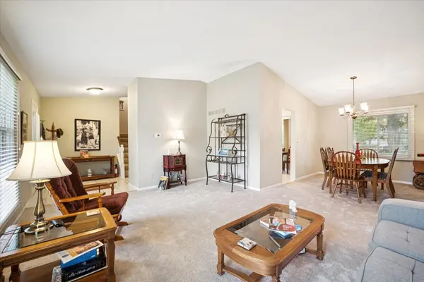 51 Chelsea LN, Cary, IL 60013