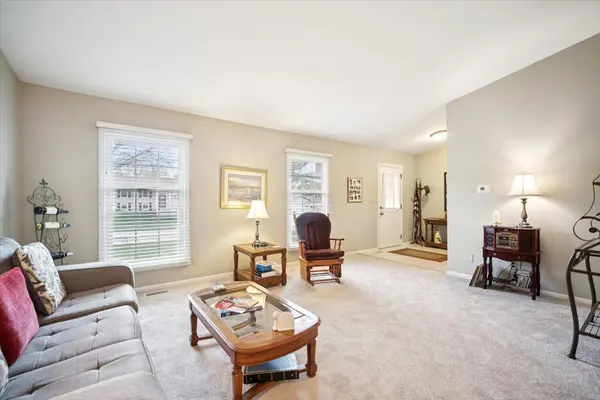 51 Chelsea LN, Cary, IL 60013