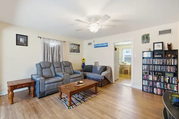 10443 W Medill AVE, Melrose Park, IL 60164