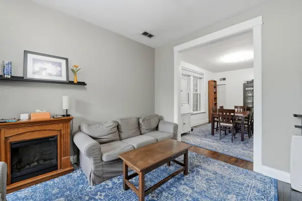 1929 W IRVING PARK RD #2, Chicago, IL 60613