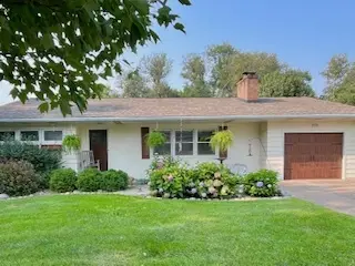 310 Circle DR, Riverdale, IA 52722