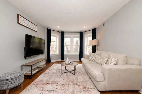 1531 W Rosemont AVE #2N, Chicago, IL 60660