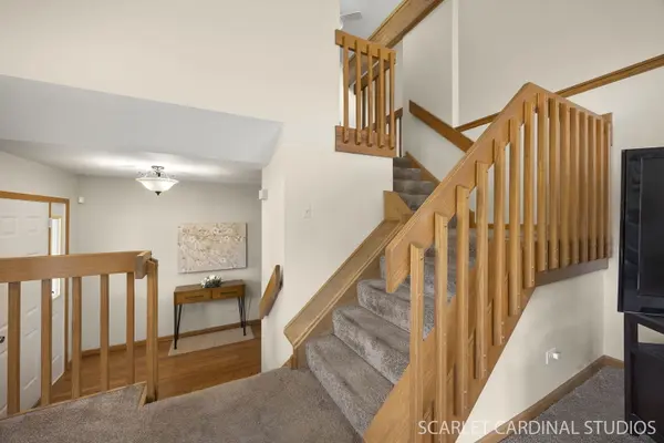 91 Forestview LN, Aurora, IL 60502