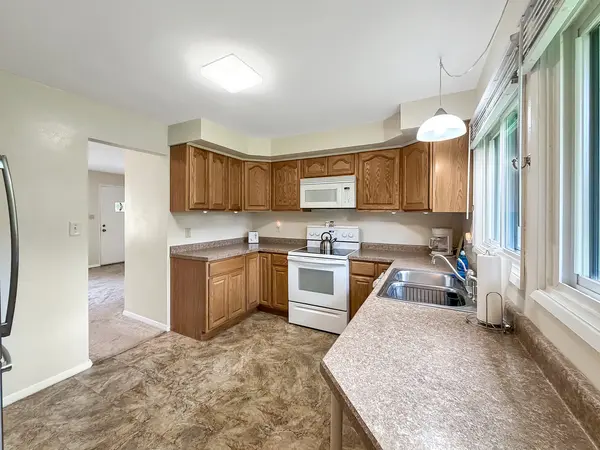 1411 Mark DR, Freeport, IL 61032