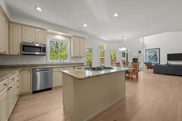 1114 Oxford RD, Deerfield, IL 60015