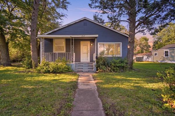 717 E Cemetery AVE, Chenoa, IL 61726
