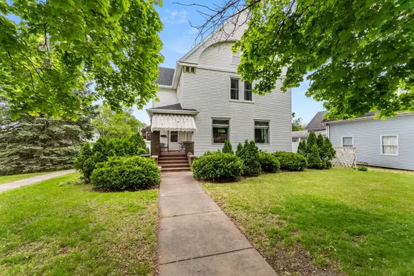402 SE 2nd AVE, Aledo, IL 61231