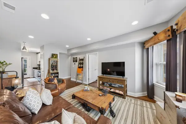 7409 N Hoyne AVE #3, Chicago, IL 60645