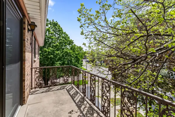 122 Circle AVE #307, Forest Park, IL 60130