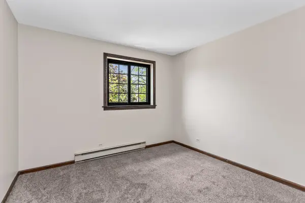122 Circle AVE #307, Forest Park, IL 60130