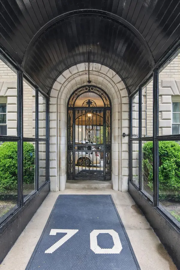 70 E Scott ST #306, Chicago, IL 60610