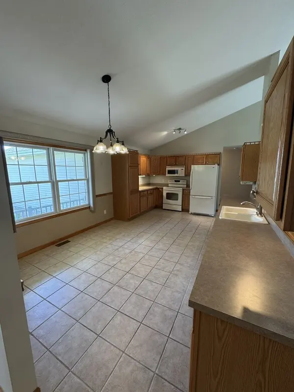 541 Hollyberry LN, Bourbonnais, IL 60914