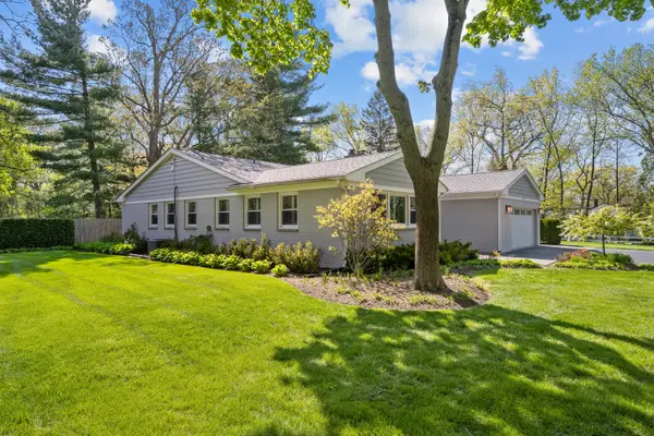 1143 Beverly PL, Lake Forest, IL 60045