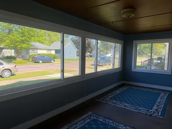 2345 Dunham ST, Clinton, IA 52732