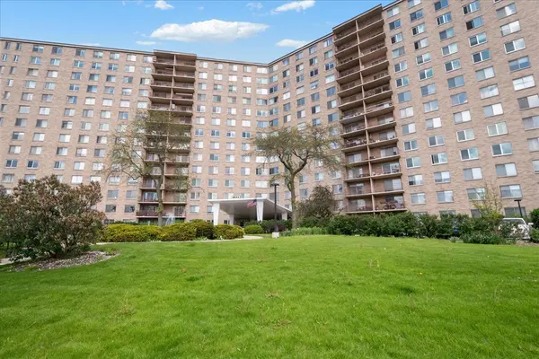 6833 N Kedzie AVE #701, Chicago, IL 60645