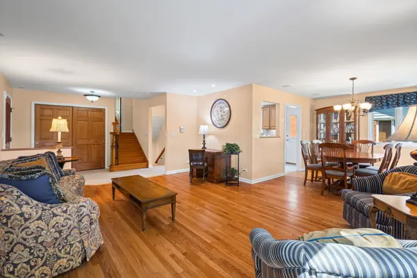 1016 Longmeadow DR, Glenview, IL 60025