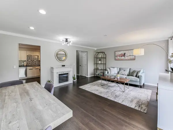 1336 Fairfax LN, Buffalo Grove, IL 60089