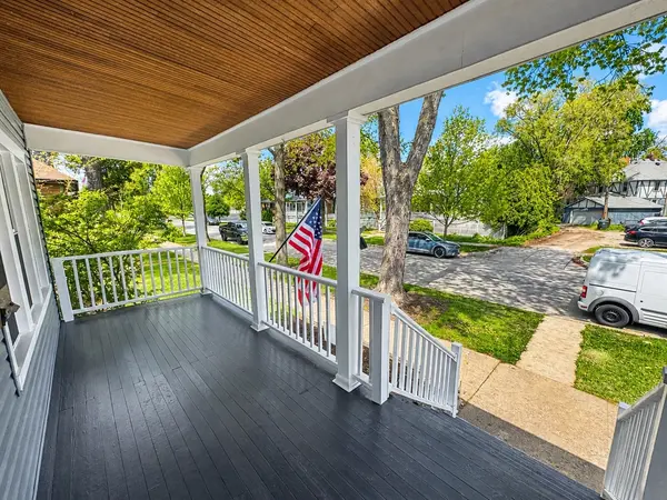 9021 Grant AVE, Brookfield, IL 60513