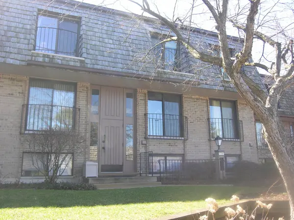 1706 Northfield SQ #D, Northfield, IL 60093