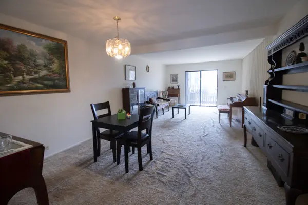 1706 Northfield SQ #D, Northfield, IL 60093
