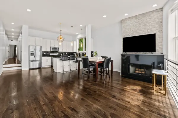1500 W Grand AVE #1E, Chicago, IL 60642