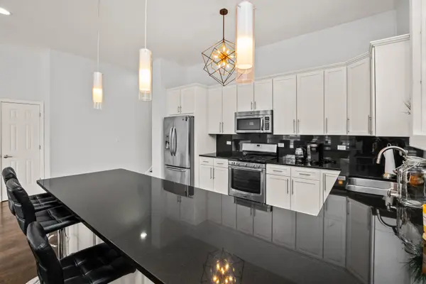 1500 W Grand AVE #1E, Chicago, IL 60642