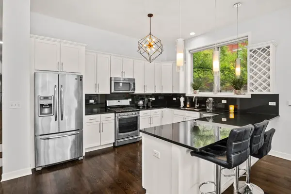 1500 W Grand AVE #1E, Chicago, IL 60642