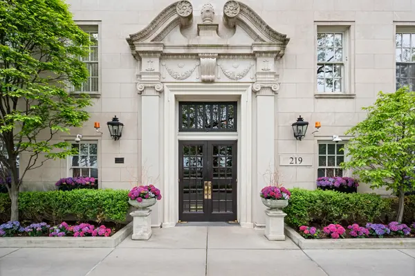 219 E Lake Shore DR #6AB, Chicago, IL 60611