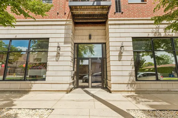 974 W 35th PL #202, Chicago, IL 60609