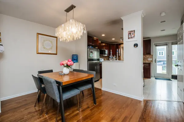 1139 W Roscoe ST, Chicago, IL 60657
