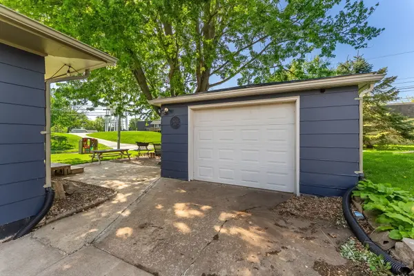 2707 Grove ST, Davenport, IA 52804