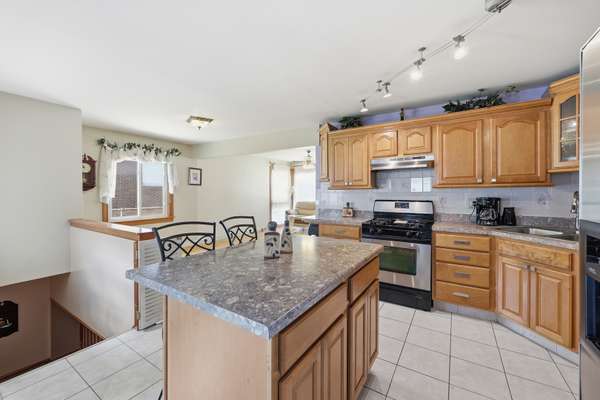 329 E Myrick AVE, Addison, IL 60101