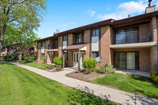 2213 Wharf DR #407, Woodridge, IL 60517
