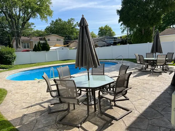 260 Brentwood DR, Des Plaines, IL 60016