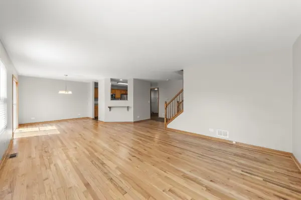 2263 N Arapahoe TRL, Round Lake Heights, IL 60073