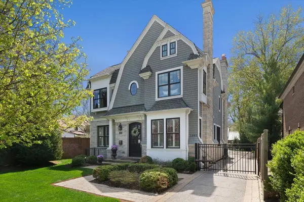 1482 Edgewood LN, Winnetka, IL 60093