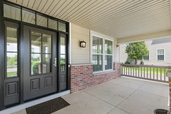 2702 Oak DR, West Dundee, IL 60118