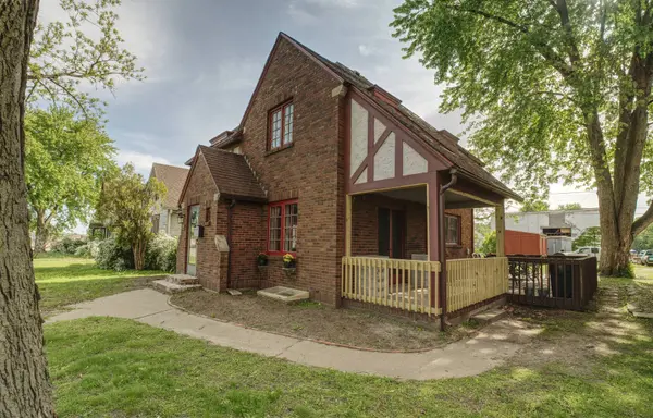 1015 N 2nd ST, Clinton, IA 52732