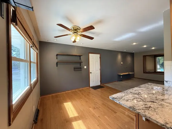 1881 Charles LN, Aurora, IL 60505