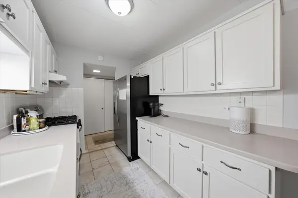 5S040 Pebblewood LN #W103, Naperville, IL 60563
