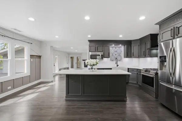 13000 Crescent CT, Crestwood, IL 60418