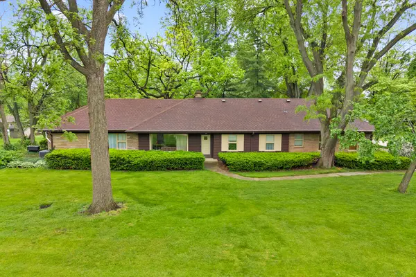 16 Greenridge RD, Elgin, IL 60120
