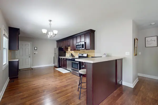305 Cedar CT, Streamwood, IL 60107