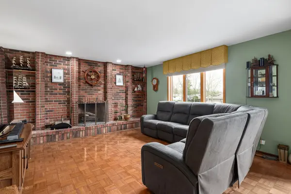 17203 Highwood DR, Orland Park, IL 60467